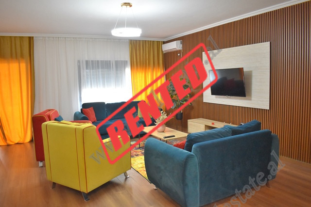 Apartament 2+1 me qira ne rrugen Him Kolli prane rruges se Ambasadave&nbsp;ne Tirane.
Shtepia pozic